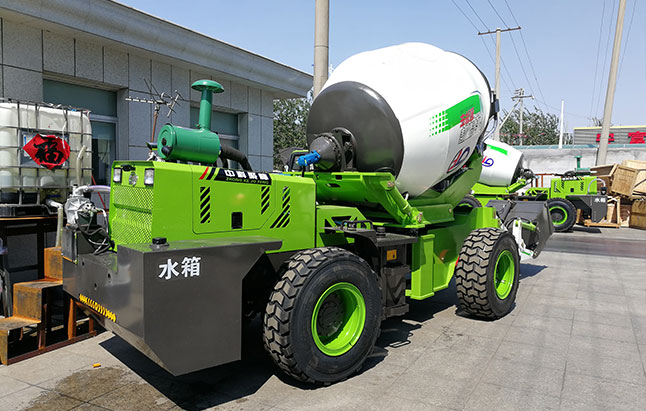 <b>混凝攪拌車潤(rùn)滑油容易出錯(cuò)在哪些地方？</b>