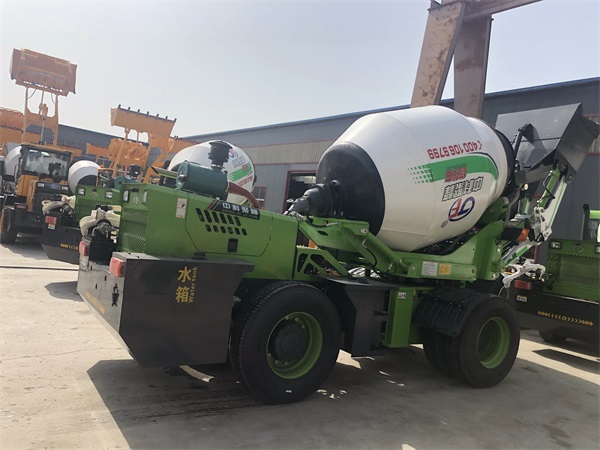 <b>自上料攪拌車(chē)出現(xiàn)打齒的現(xiàn)象的原因</b>